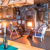 Im Innern der Wildnis-Hütte in Harriniva