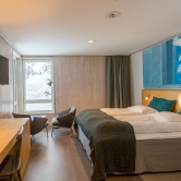 Superior Zimmer im Kaamos Hotel; warme Unterkunft neben dem Eishotel in Jukkasjärvi.